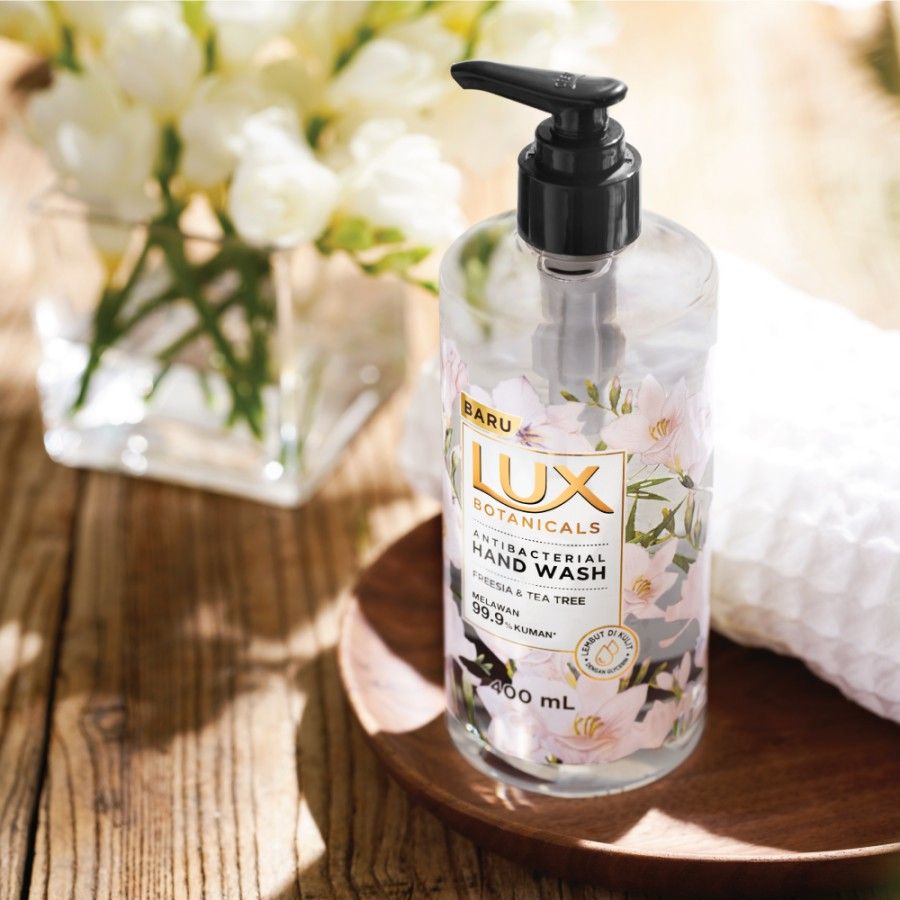 Lux Handwash Freesia & Tea Tree Pump 400ml - 4